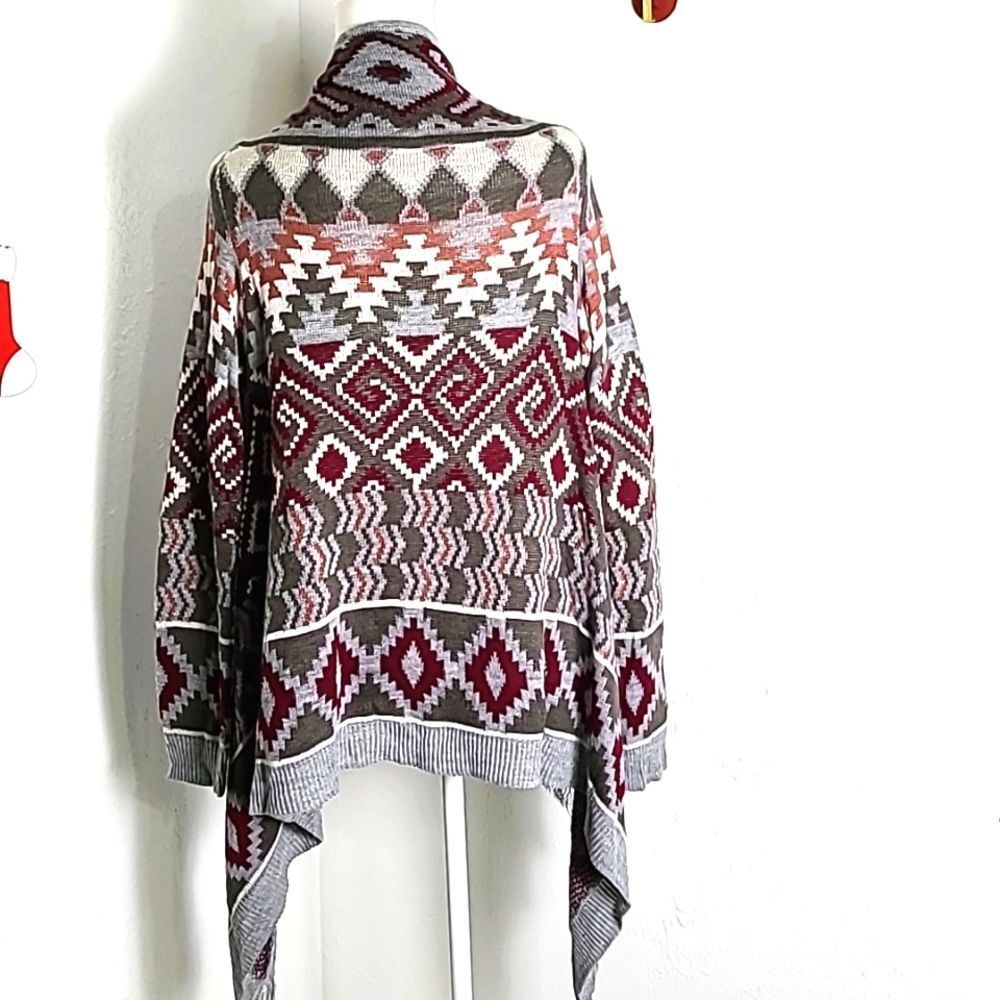 Charlotte Russe Gray & Maroon Cardigan Wrap with Fringe Accents, Size Medium - Picture 7 of 8